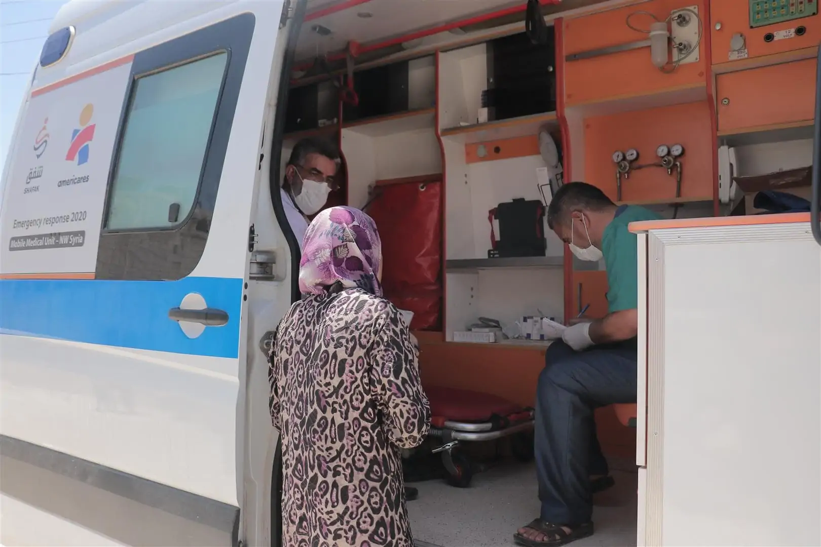 The nurse is writing the patient's information in an ambulance in Syria, July. 05, 2020. (Photo/Shafak)