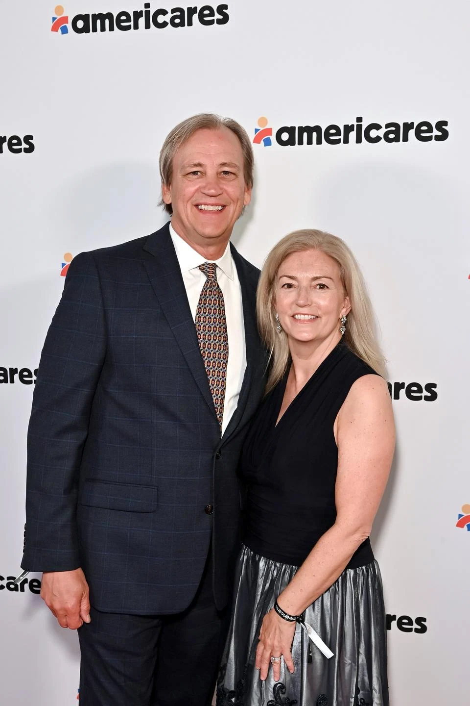 Kent Dombal and Americares Board Chair Susan Grossman at the 2024 Americares Airlift Benefit. Photo by Bryan Bedder/Getty Images for Americares.